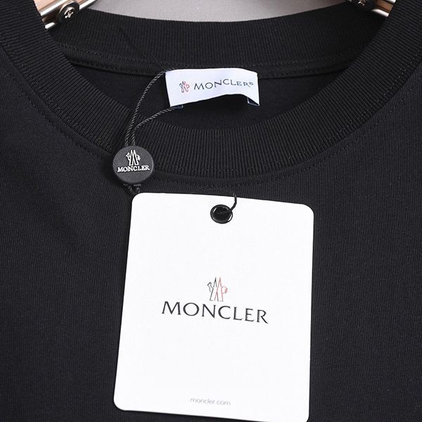 入手困難モンクレール レプリカ コットン 半袖 Tシャツ ブラック mow51883